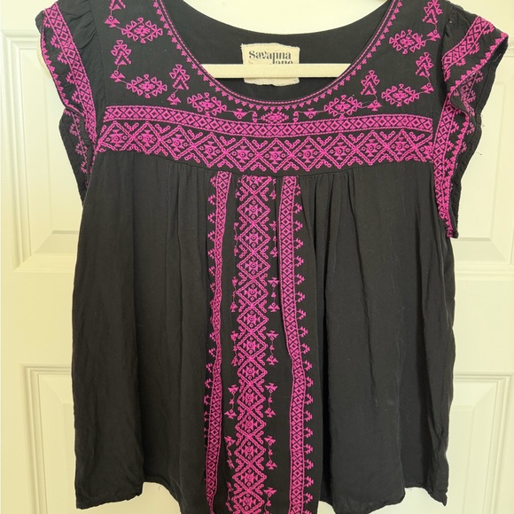 Savanna Jane Black boho peasant Top with Pink Embroidery flutter sleeve size med - Picture 2 of 5